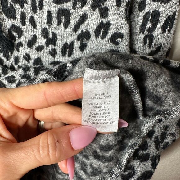 Derek Heart grey leopard print cowl-neck sweatshirt - Picture 4 of 4